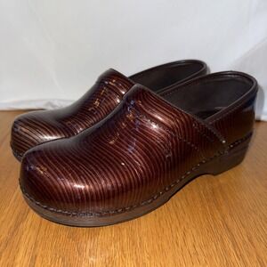 Dansko XP Clogs - Brown Wavy Striped Patent Leather - Size 41  US 9.5